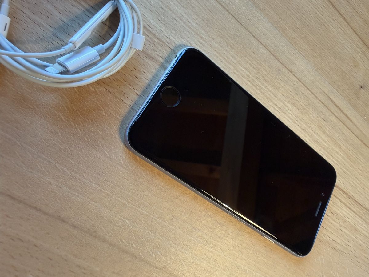 Apple Handys / Smartphones: IPhone 6 Spacegrey, 16 GB – Gebraucht aus Chur von Sim7000 2