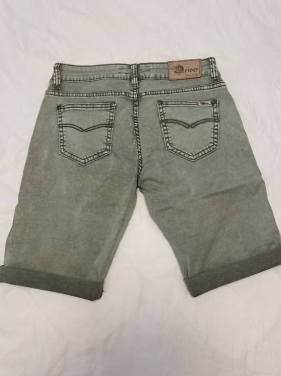 Pantaloni: Denim Bermudas in Khaki/Oliv – Usato da Glis venduto da SabrinaXA 1