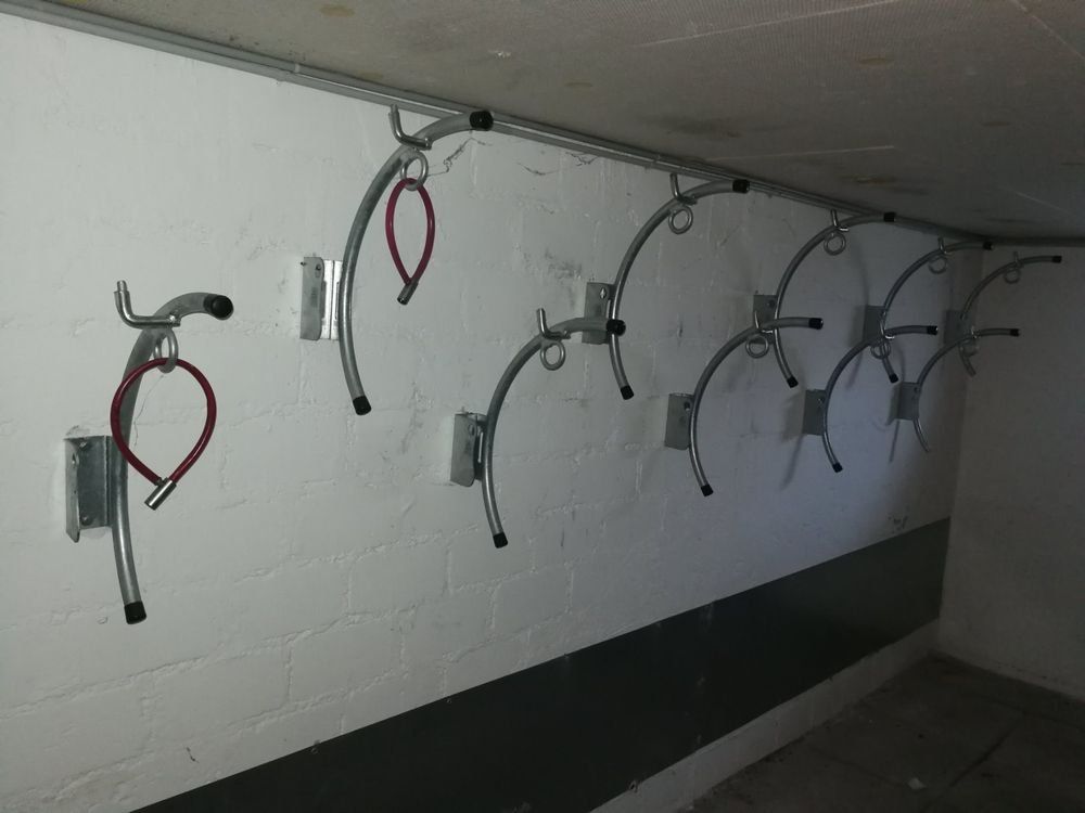 Cavalletti per biciclette: Fahrradständer – Usato da Spreitenbach venduto da Space_X 1