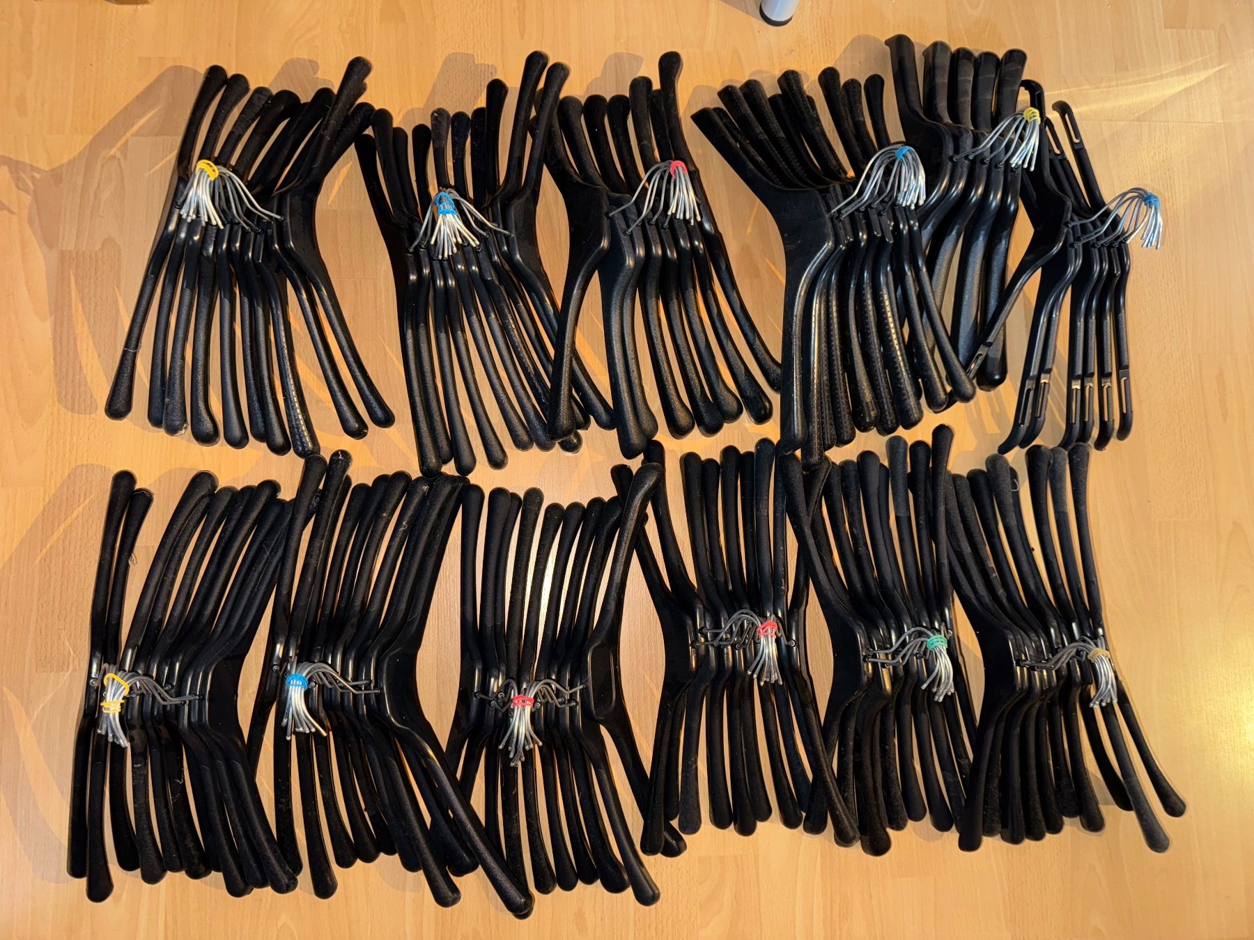 Kleiderbügel: 110 schwarze Kleiderbügel – Gebraucht aus Grosswangen von Second_hand_paradise 3
