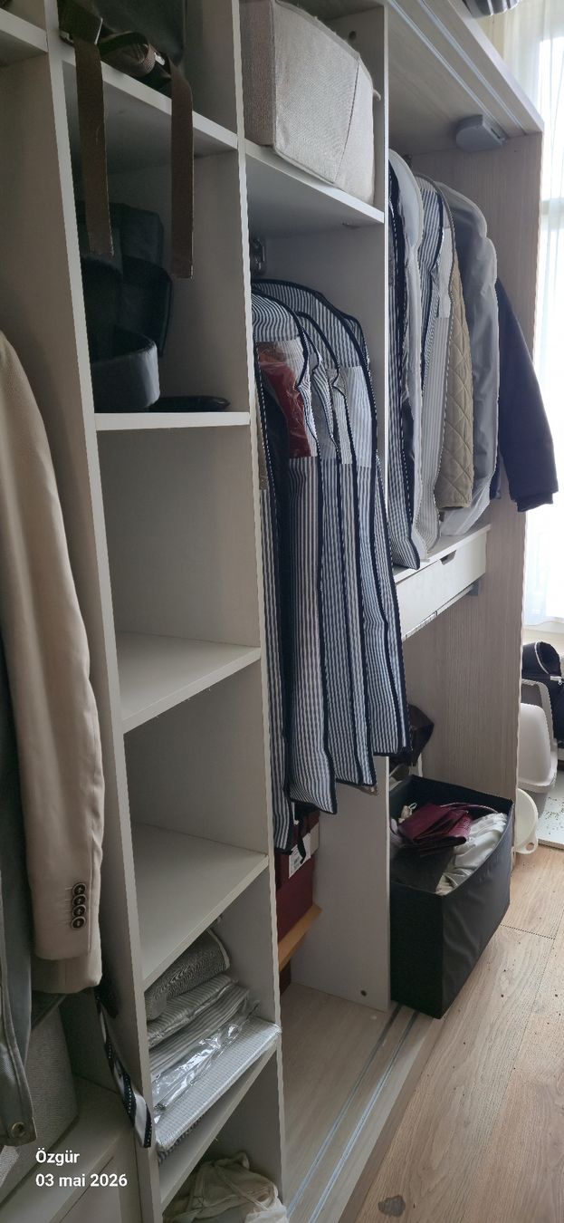 Pfister Guardaroba: Armoire, penderie complète, comme neuve! – Usato da Montreux venduto da acr_95wz 1