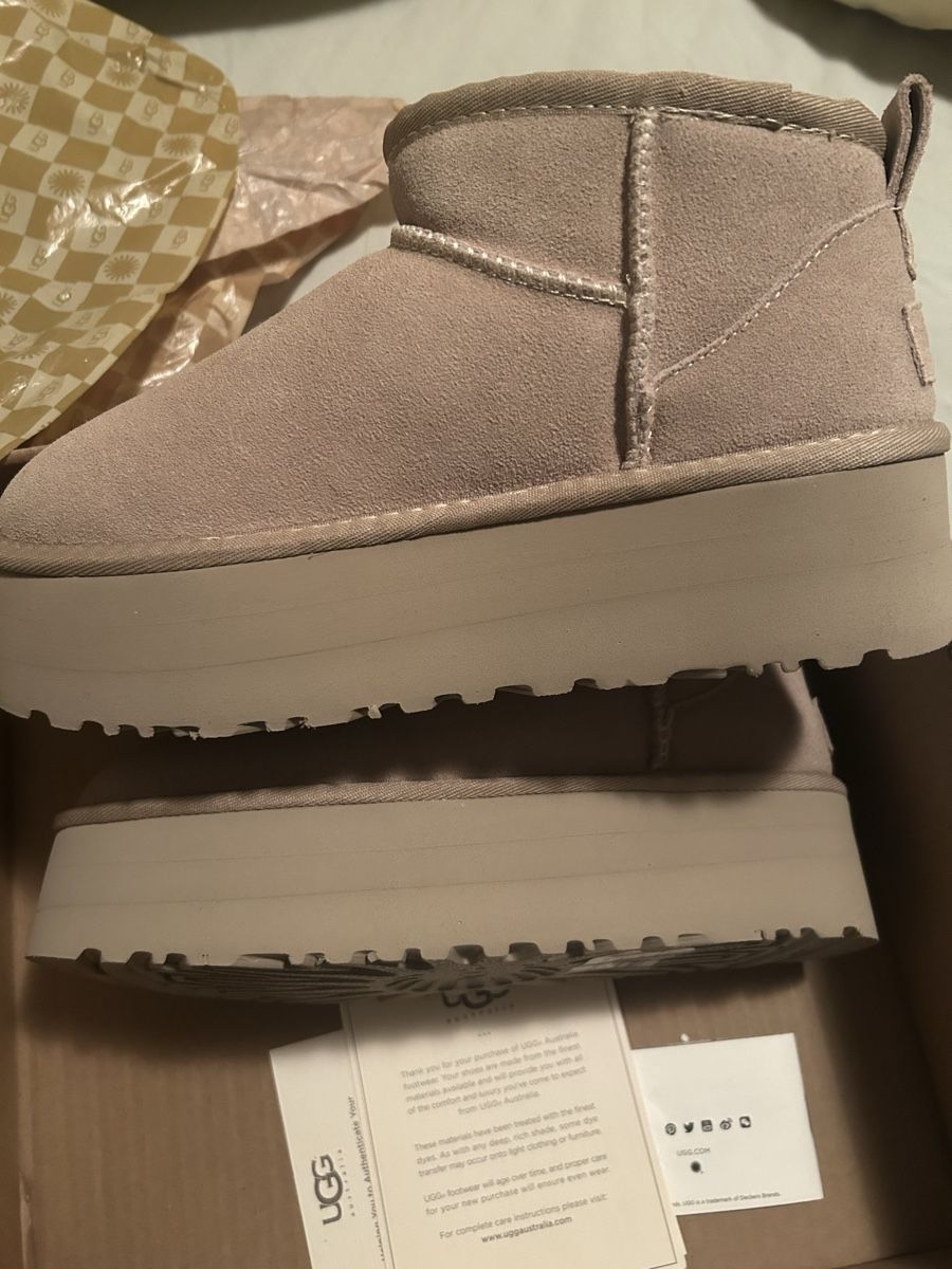 Ugg Scarpe da donna: Uggs Plateau Boots  – Nuovo e nell'imballaggio originale da Zürich venduto da whitelily
