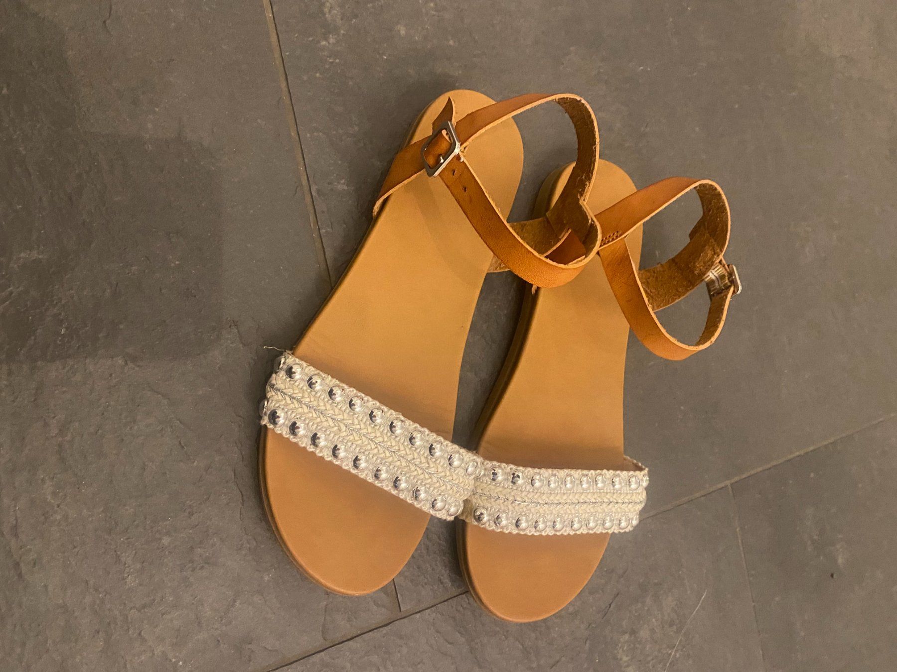 Schuhe für Mädchen: Mädchen Sandale Gr. 33 weiss – Gebraucht aus Bonstetten von VCLS 1