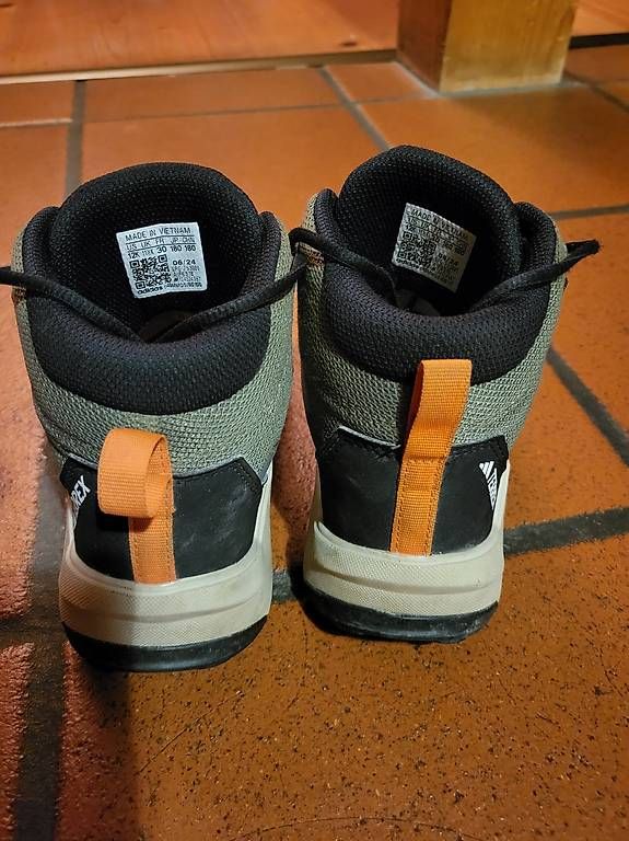 Scarpe per ragazzi: Adidas Terrex Wanderschuhe, Grösse 30, top Zustand – Usato da Thun venduto da t_h_cl6d 4
