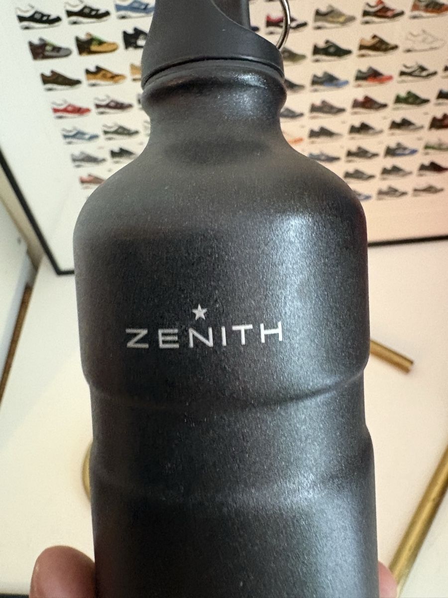 Red Bull Borracce & Thermos: Gourde Zenith Red Bull Stratos – Usato da Neuchâtel venduto da sharposneaks 1