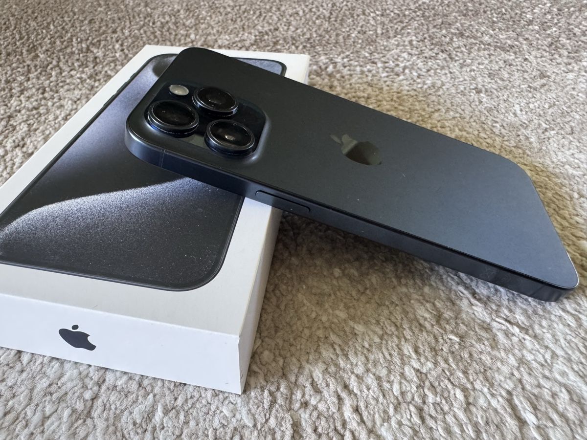 Apple Handys / Smartphones: Apple iPhone 15 Pro Max 256 GB mit Originalverpackung – Gebraucht aus Altendorf von wqv_97