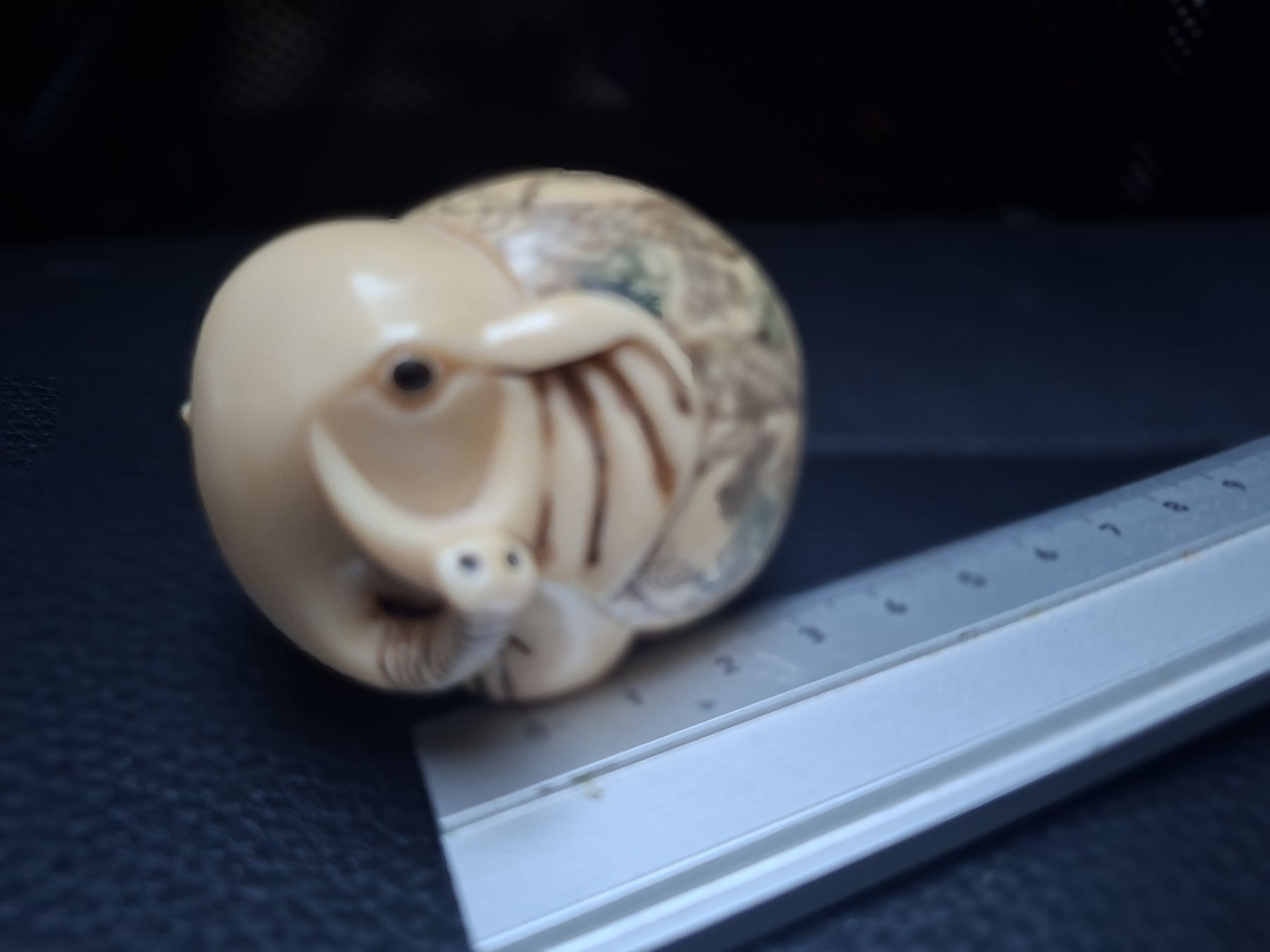 Figuren: Netsuke éléphant sculpté décoré avec signature  – Gebraucht aus Tannay von v1n1p00h 3