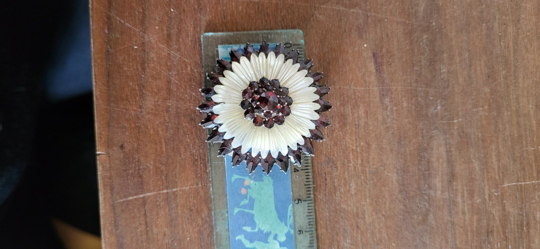 Broches & Aiguilles: Brosche Blume Granat Perlmutt alt 5cm – D'occasion à schwarzenburg par aivlis88 2