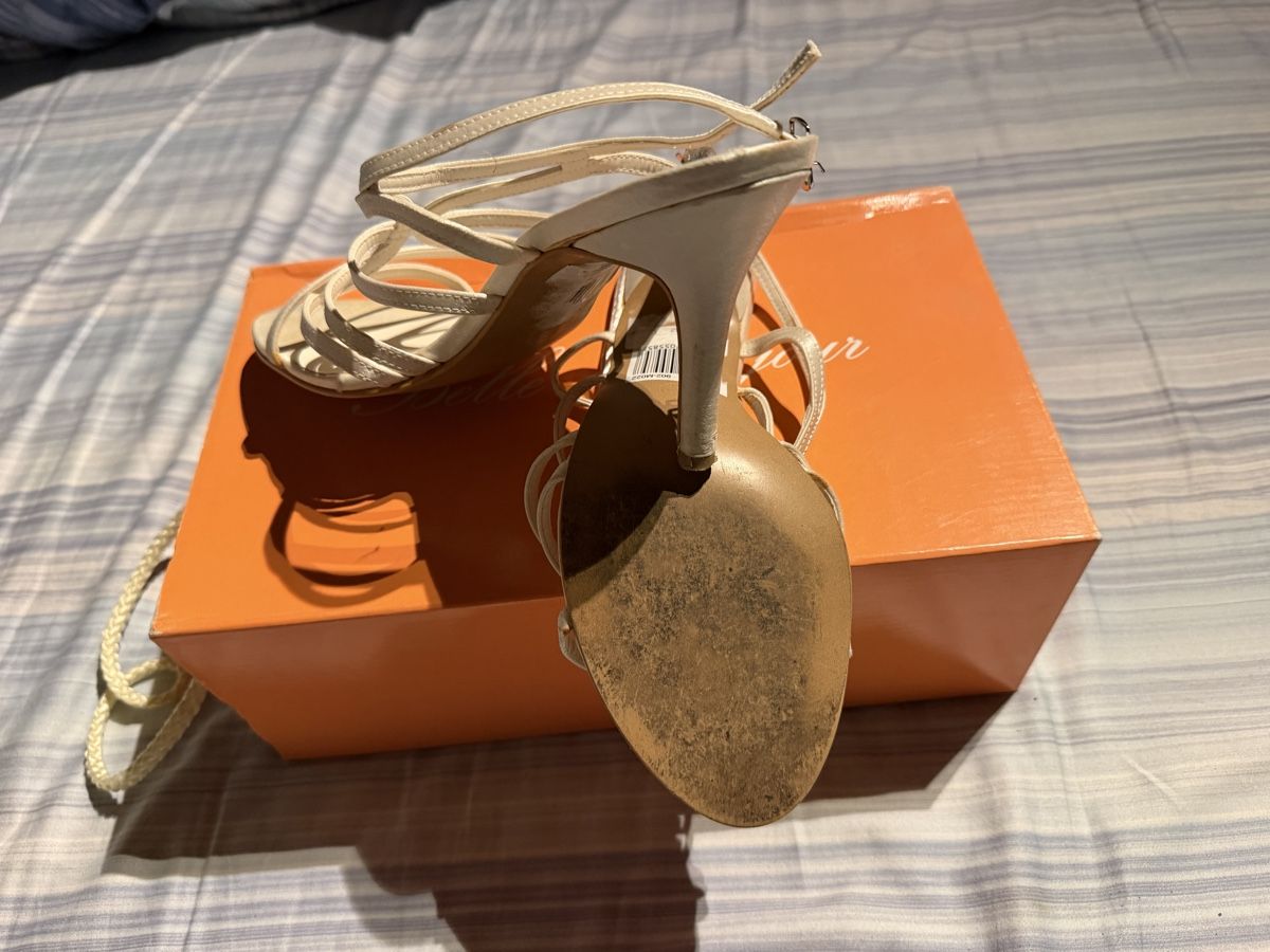Scarpe da donna: Sandales crème à talons  – Usato da Chancy venduto da dia_tb2t 2