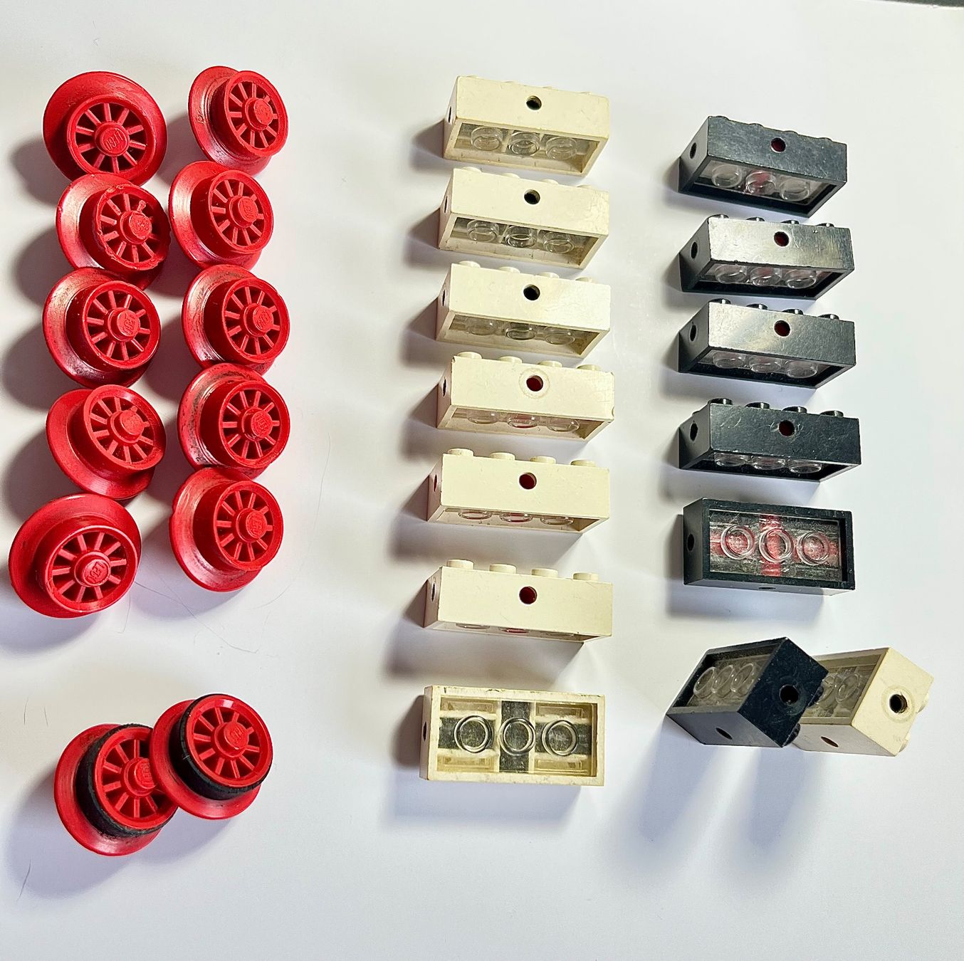 Lego Giocattoli: Lego Eisenbahn Räder mit Querbalken – Usato da Mont sur Rolle venduto da uttin