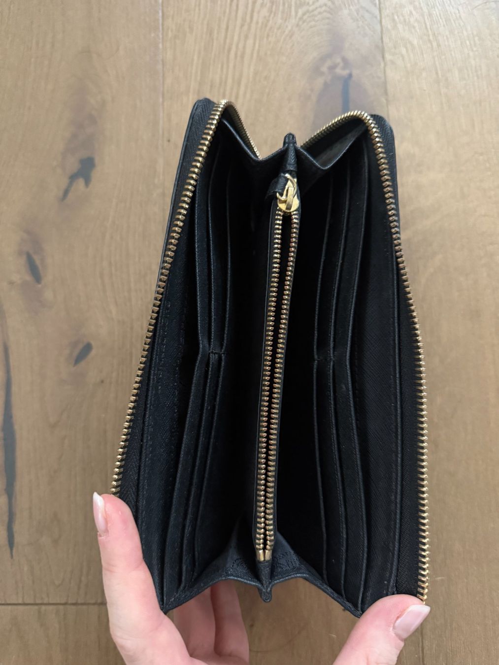 Michael Kors Portamonete: Michael Kors Portemonnaie gross – Usato da Fällanden venduto da lsc_9z5k 1