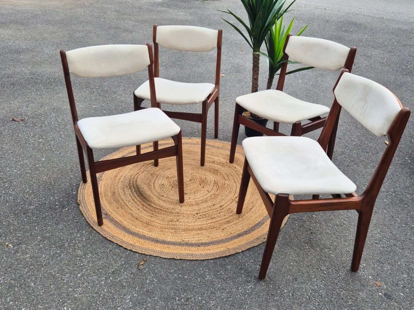 Stühle: 4 chaises vintage scandinaves restaurées – Gebraucht aus Fully von tameab