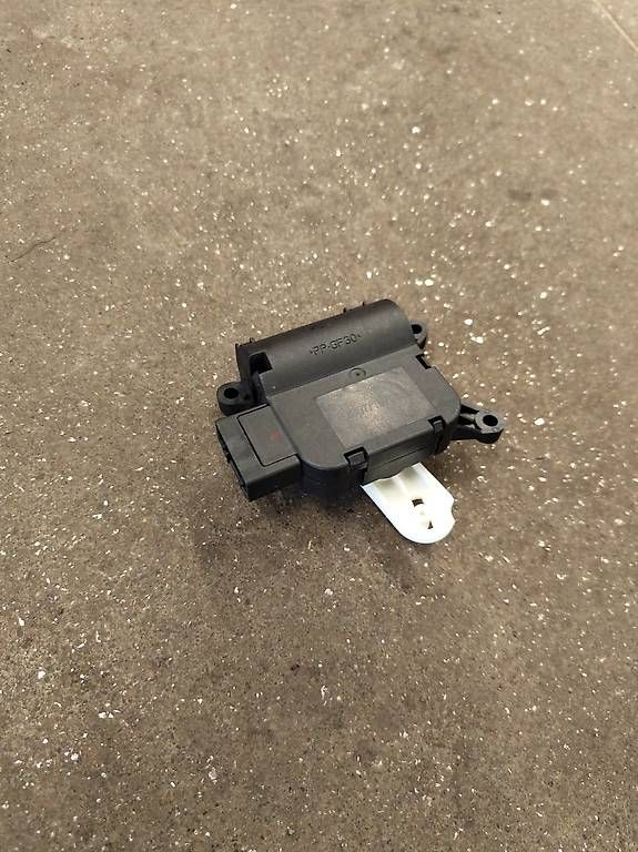 Tutti pezzi di ricambio auto: Seat  Stellmotor entfrosten – Usato da Ebnat-Kappel venduto da Hasli17 4