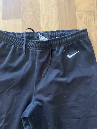 Nike Sporthosen schwarz Grösse M guter Zustand