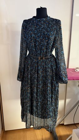 Plissiertes Kleid blau geblümt Gr M neuwertig