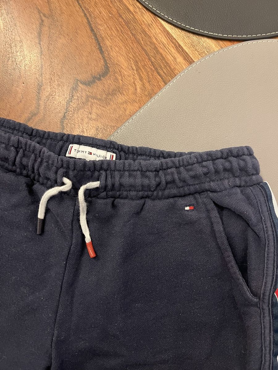 Tommy Hilfiger Pantaloni: TOMMY HILFIGER SPORTHOSE GR 152 – Usato da Basel venduto da theo-g77 1