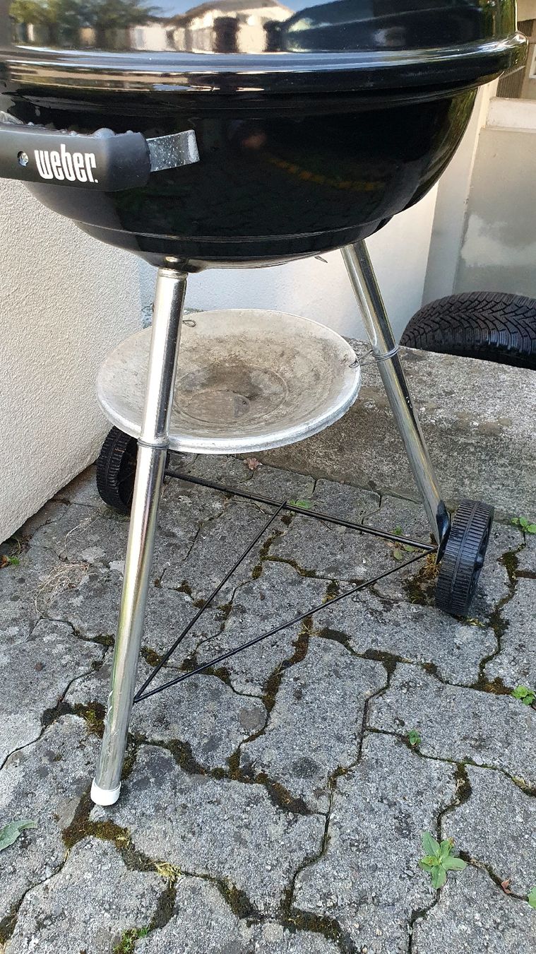 Griglie: BBQ Weber Compact Kettle 57 cm Schwarz – Usato da Adliswil venduto da Dan_gsv6 3
