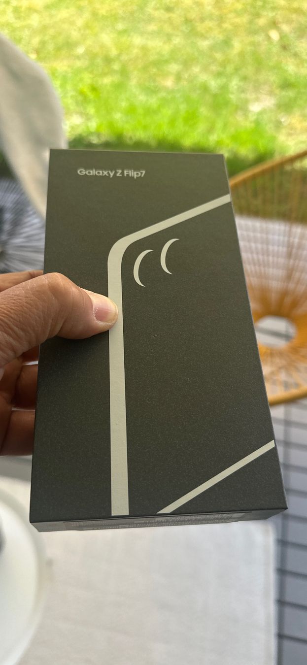 Samsung Telefoni cellulari / Smartphones: Samsung Flip 7 Black – Nuovo (secondo la descrizione) da Dietlikon venduto da inf_scn8 2