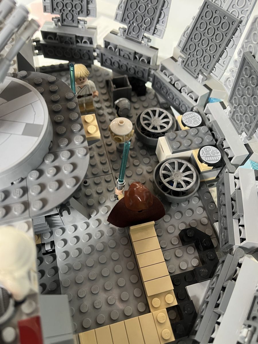 Lego Baukästen: Lego Star Wars Falcon + Diverse Figuren – Gebraucht aus Roggwil BE von NYRF 5