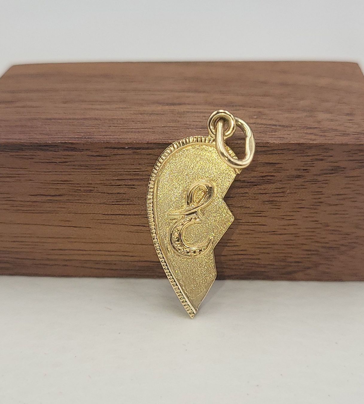 Pendentifs: 585 Gold Herzteil Anhänger Mit Initial E – D'occasion à Wald ZH par Dasilver 3