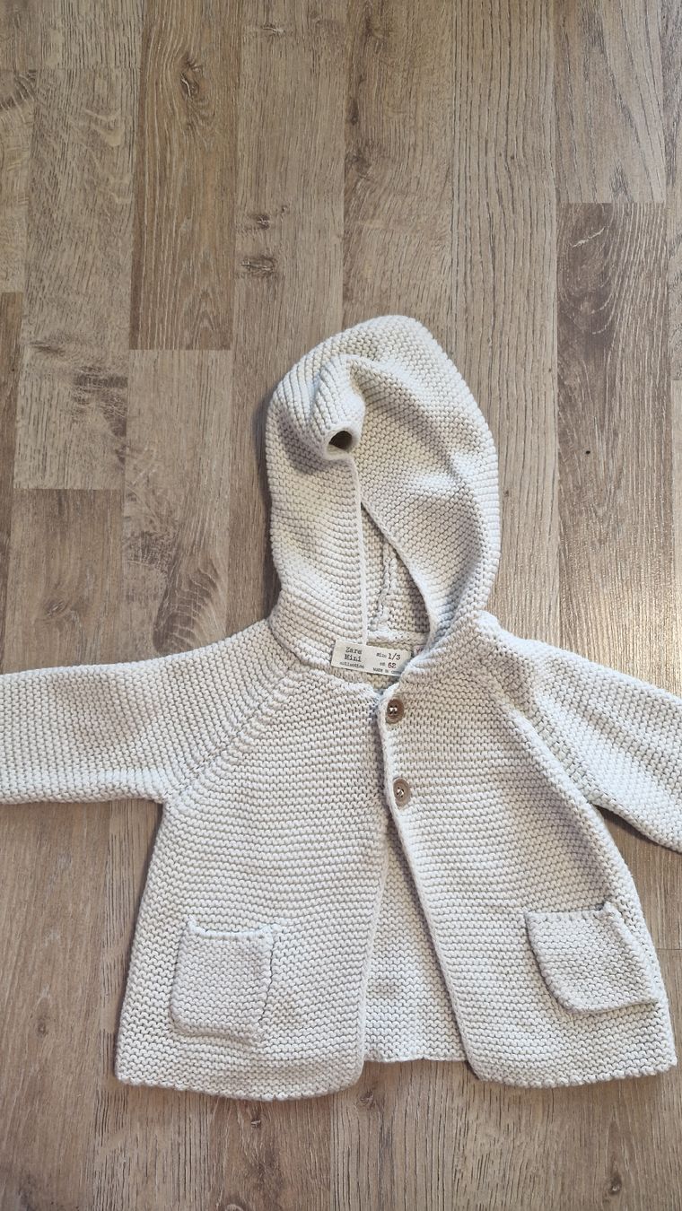 Zara Maglioni & Felpe: Zara Pullover Strickjacke mit Kapuze beige Grösse 62 – Usato da Bürglen TG venduto da ksz_kjs6