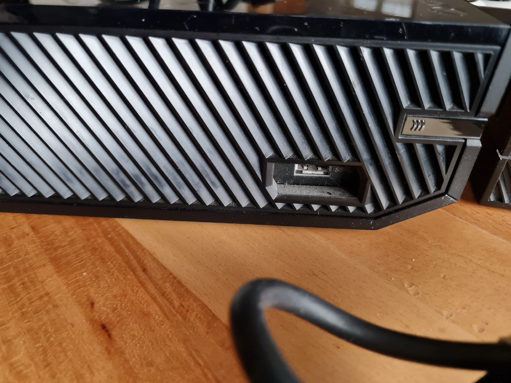 Console: Xbox One - Konsole mit Controller - Top Zustand! – Usato da Münsingen venduto da Cuci31 2