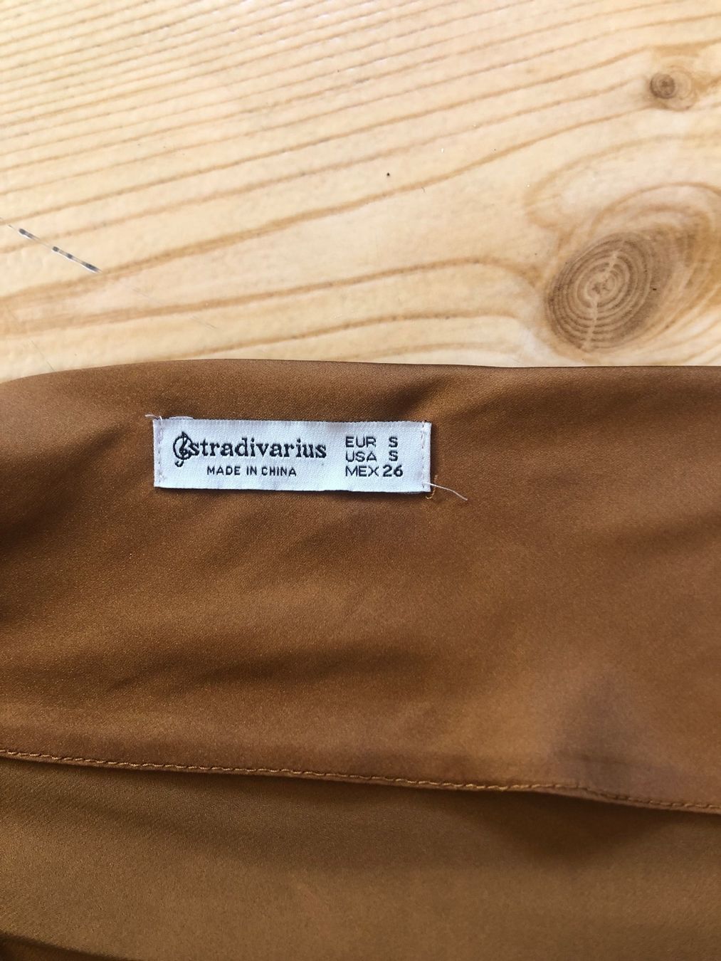 Stradivarius Top: Top en satin – Usato da Bulle venduto da sop_ct6x 2