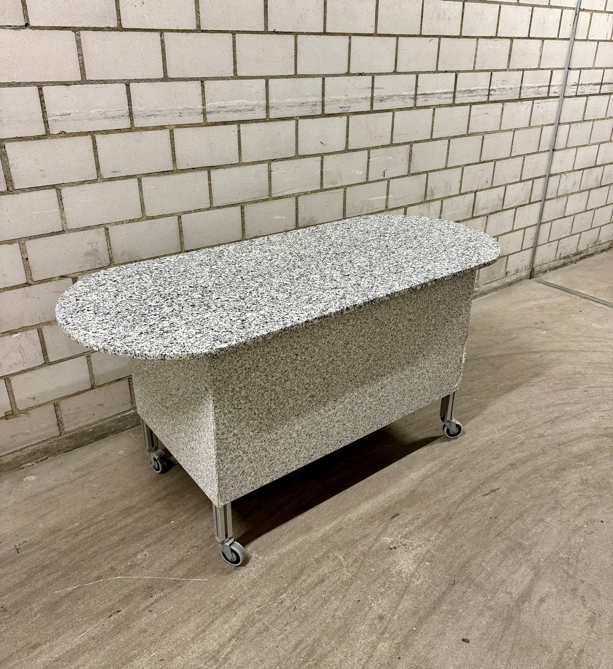 Tavoli: Granit Tisch / Beistelltisch – Usato da Liebefeld venduto da RobyB8 1