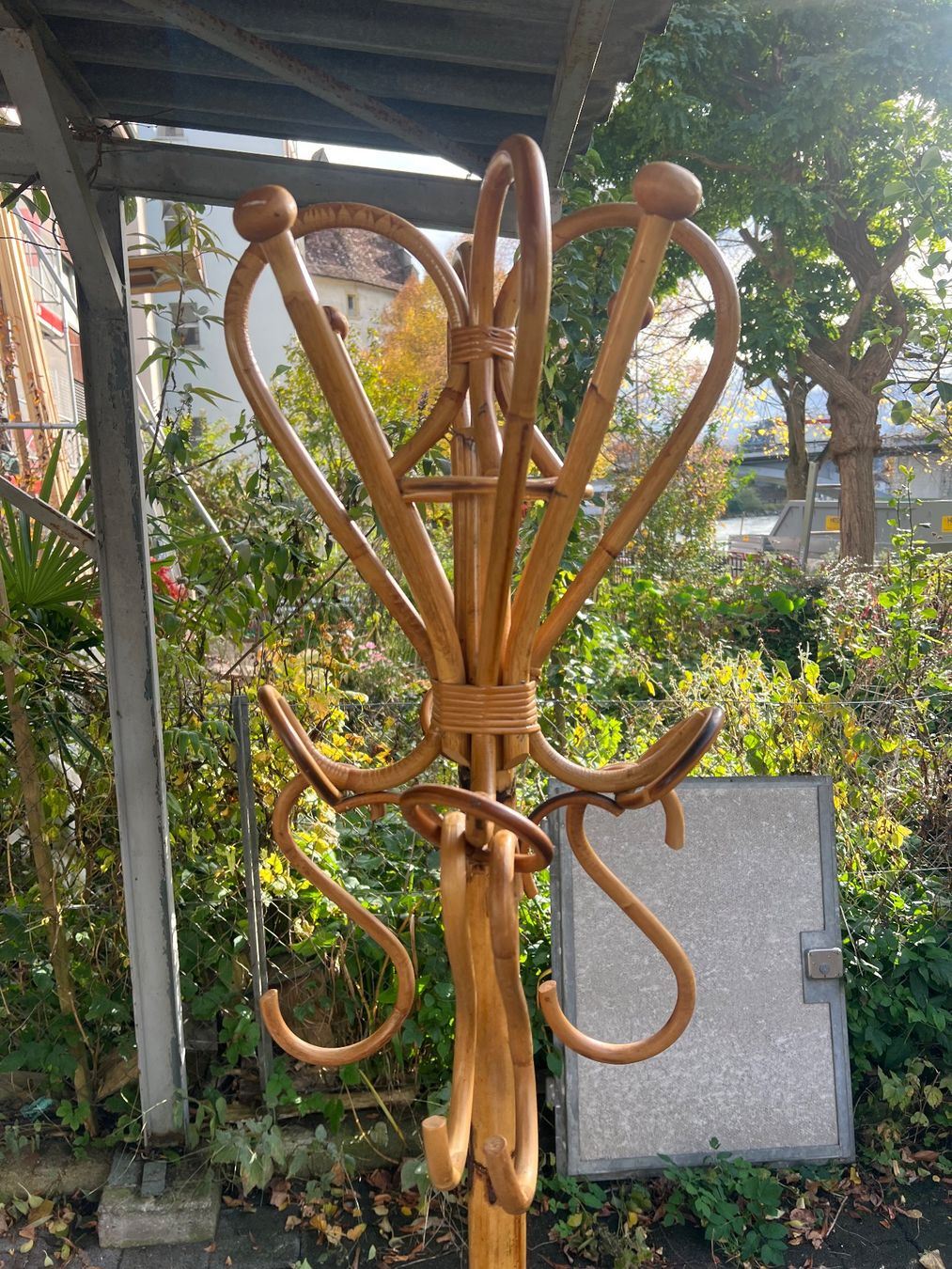 Guardaroba: Vintage Kleiderständer / Rattan Parrot – Usato da Aarburg venduto da Annemarie16 2