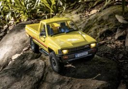 FMS Toyota Hilux 1983 1:18 RTR