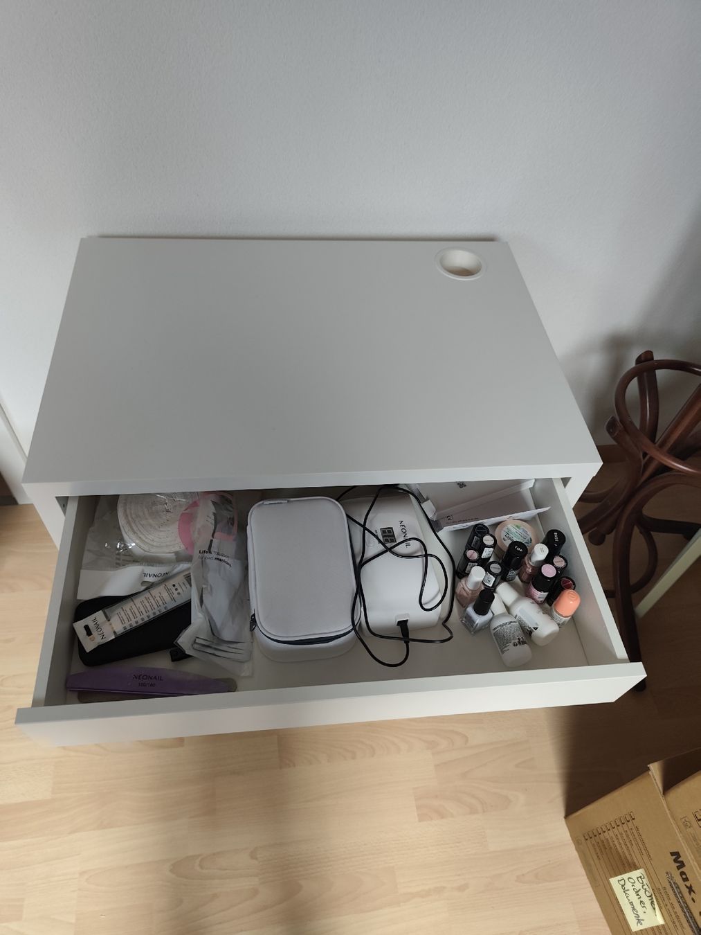 Schreibtische: Gebrauchter, schöner weisser Schreibtisch mit Schublade. – Gebraucht aus Hornussen von jessmon 2