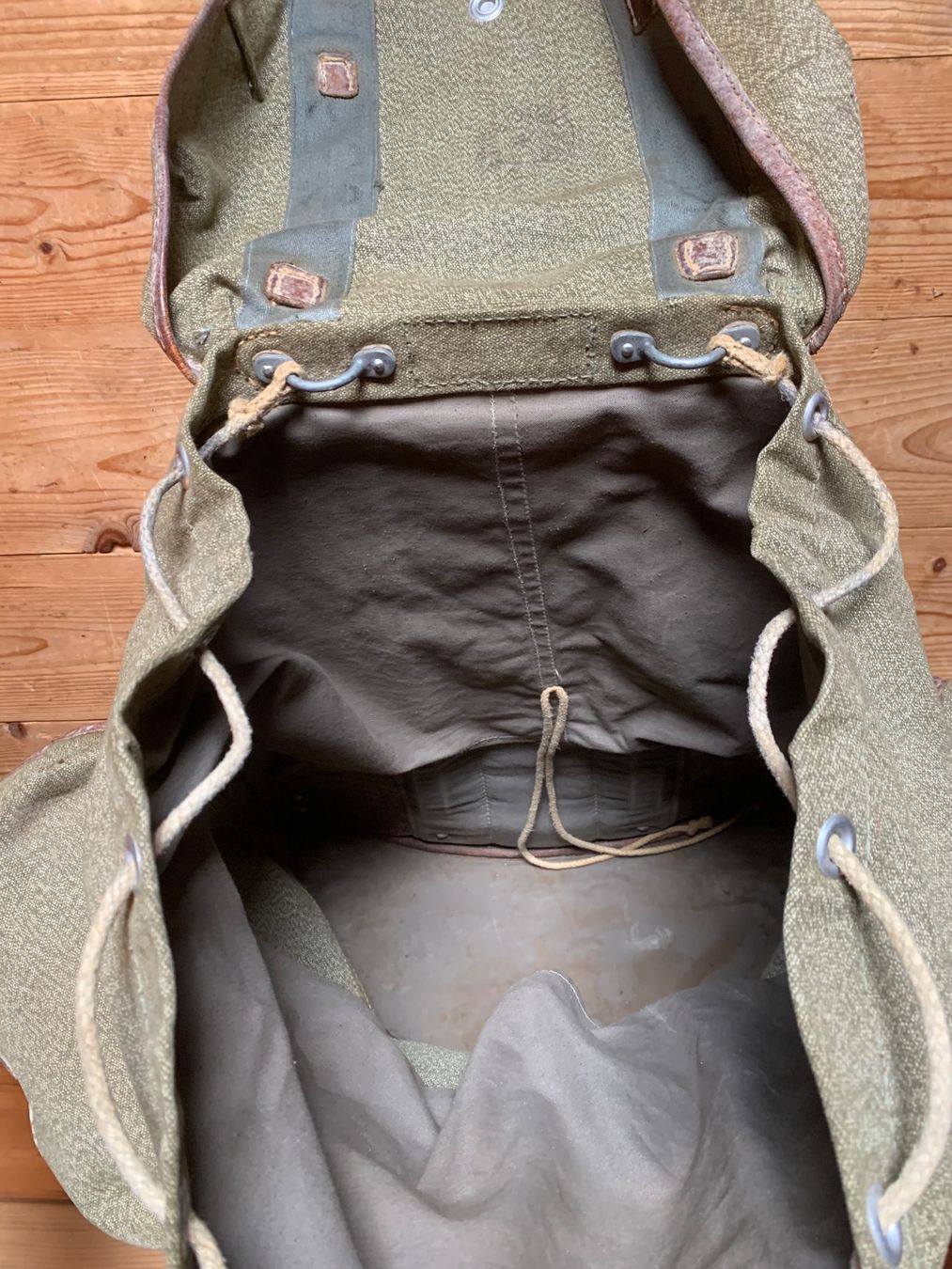 Schweizer Armee Zaini: Gebirgsrucksack der CH Armee – Usato da Goldingen venduto da Bergler012 3