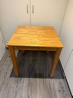 TABLE AVEC 4 CHAISE