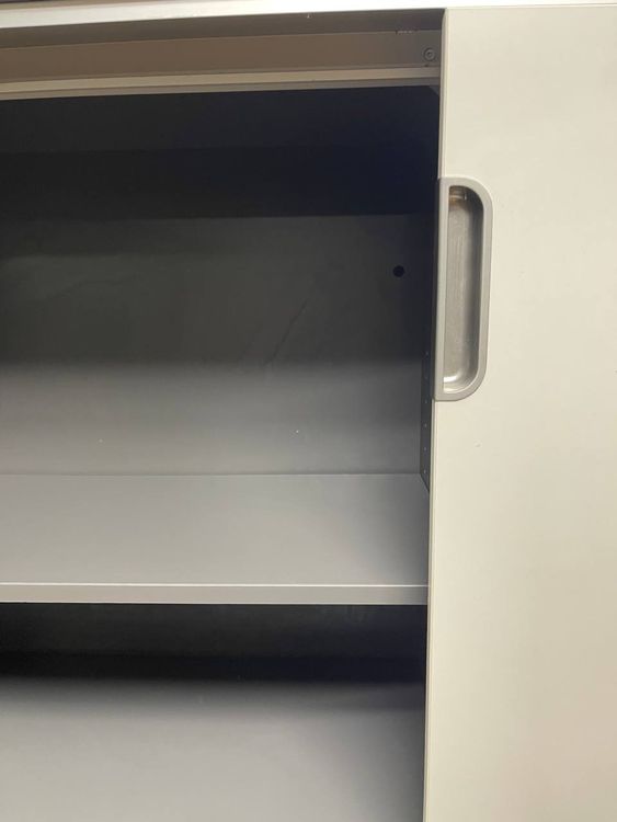 Cassettiere: Weisses Sideboard mit Schiebetüren KL 1169 – Usato da Niederönz venduto da Brocki-schatzkiste 5