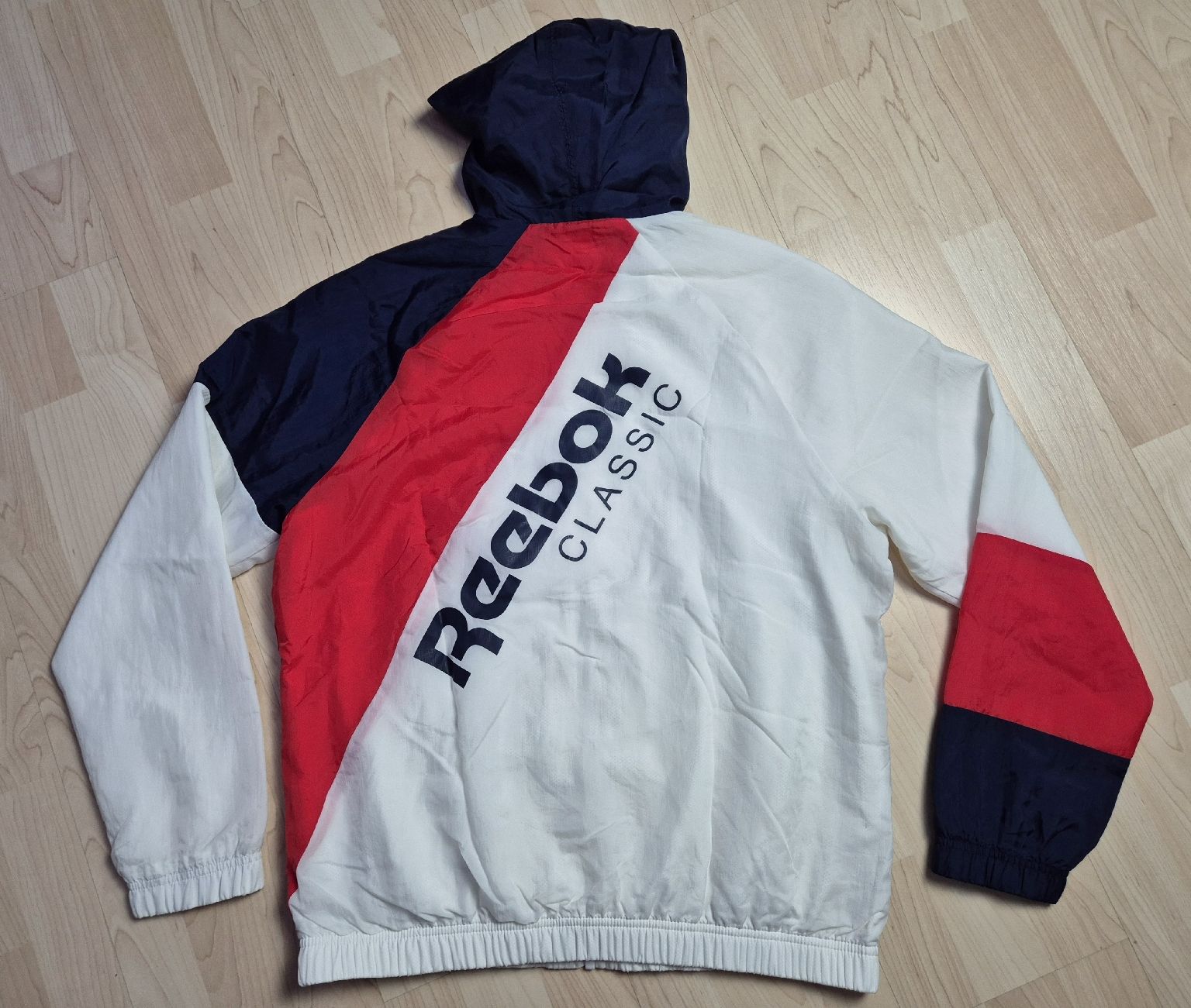 Reebok Giacche: Reebok Classic Jacke Grösse M Herren – Nuovo (secondo la descrizione) da St. Gallen venduto da CaliSunshine 1