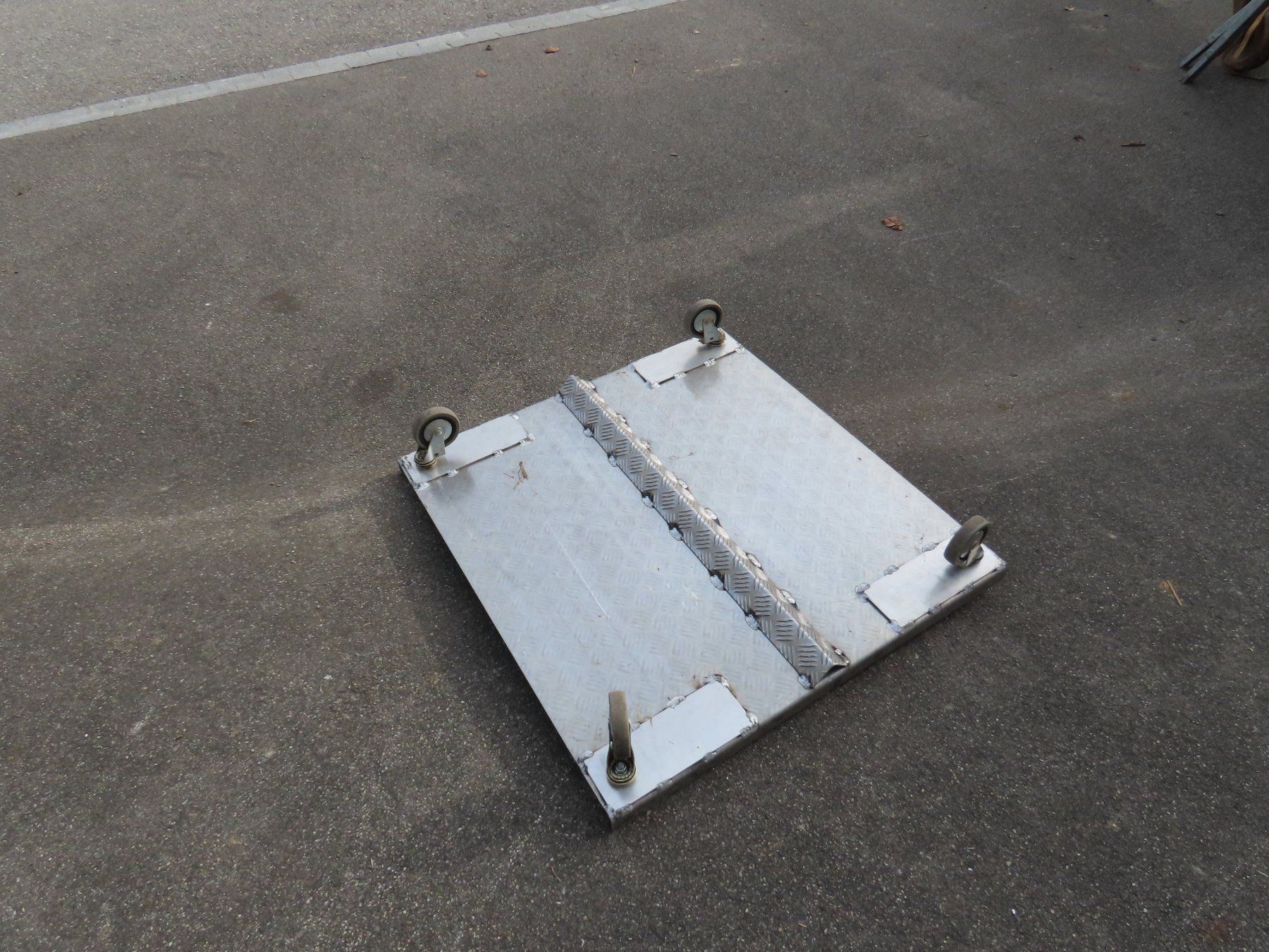 Mobili & Arredamento: Rollwagen Tablarwagen Plattformwagen – Usato da Kradolf venduto da Schraube8 2