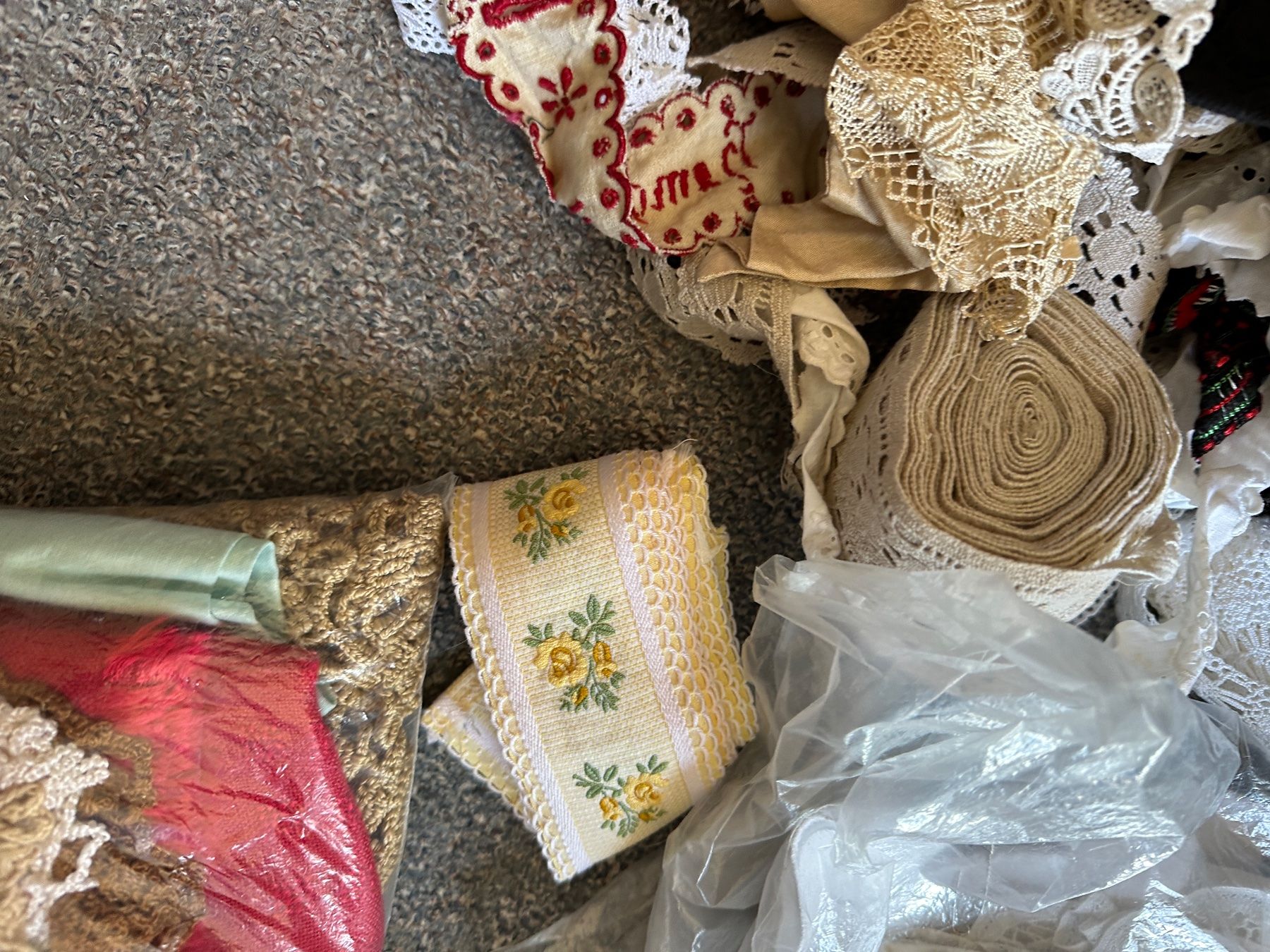 Tessuti: Borte Band  spitze durchbrochen Stoff stoffreste – Usato da Buchs SG venduto da Billikatze5 9