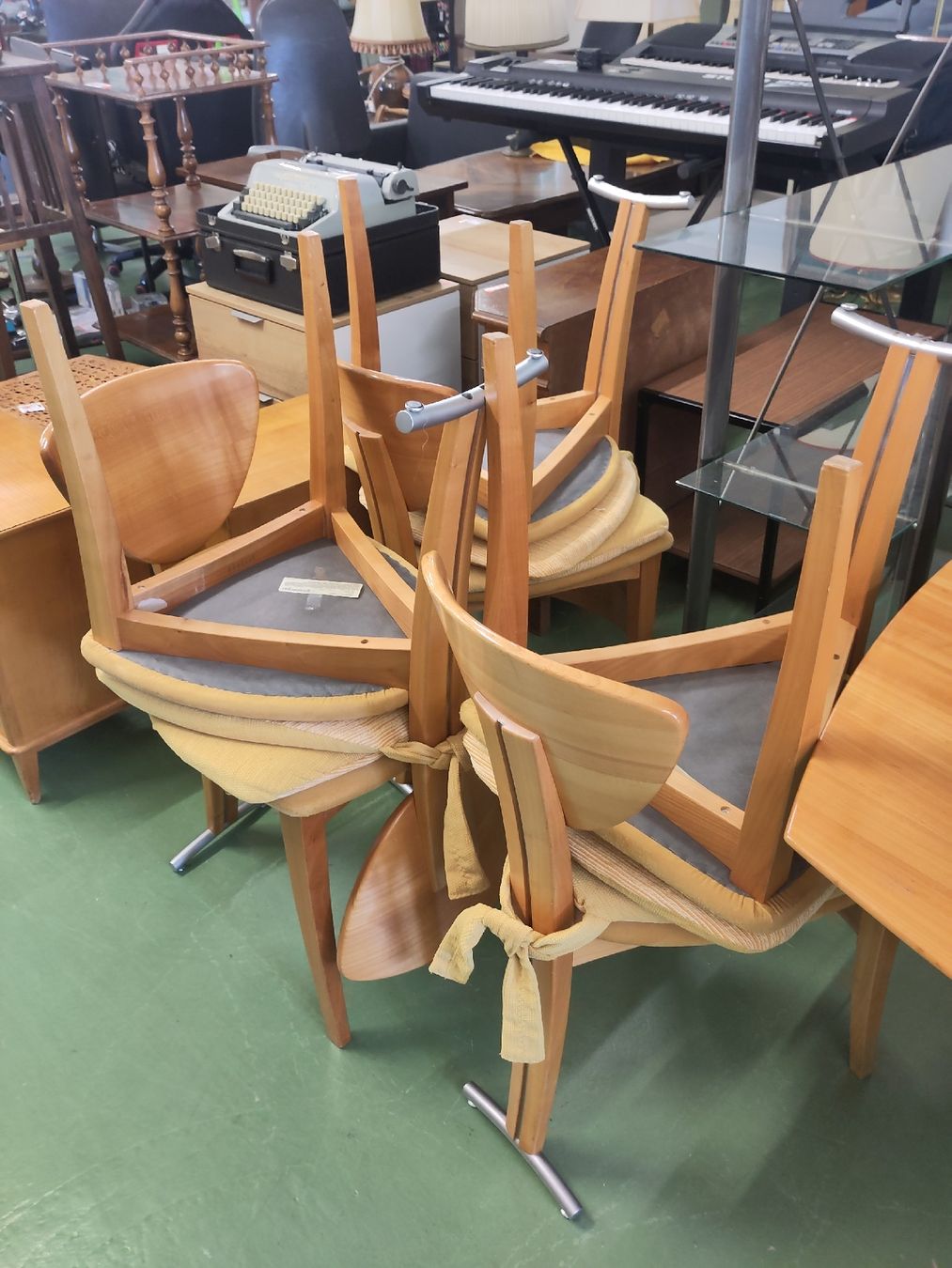 Girsberger Set di tavolo e panche: Girsberger Esstisch und Stühle 6er Set – Usato da Pratteln venduto da Cartonsducoeur_bl 3