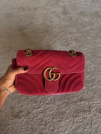 Gucci GG Marmont Small in raspberry/pink velvet