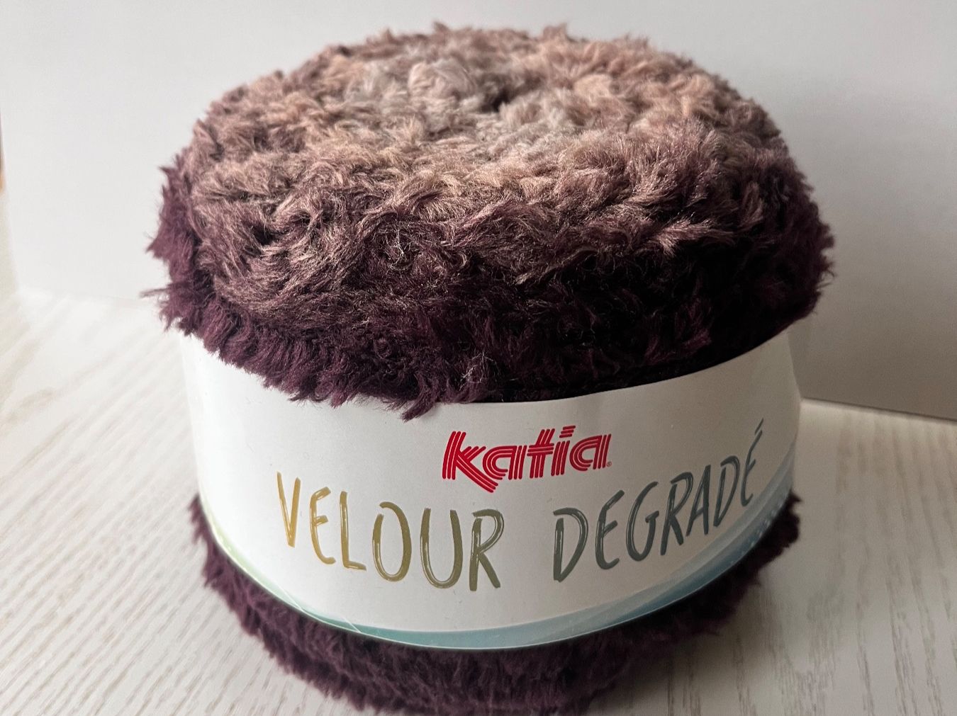 Wolle: 1 Knäuel Velour Degrade Katia – Neu und originalverpackt aus Büsserach von bor_s88m