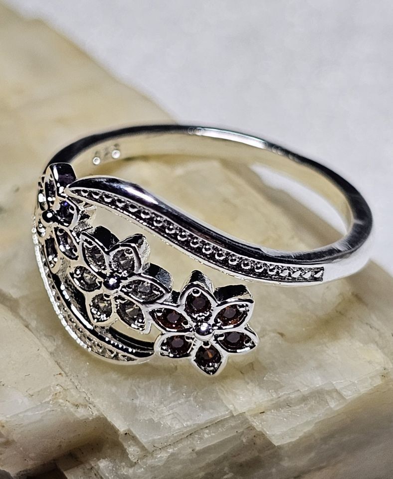 Anelli: Stilvoller Ring mit Zirkonia, 925 versilbert Gr. 8 – Nuovo (secondo la descrizione) da Grenchen venduto da dar_6d52 2