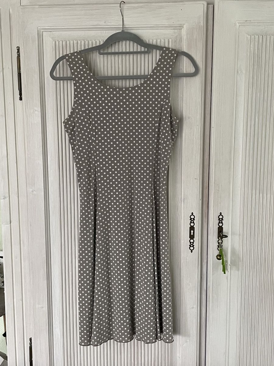 Kleider: Sommer Kleid Gr. 36 Taube mit Punkten/ Dots – Gebraucht aus Goldswil von _Dudy_