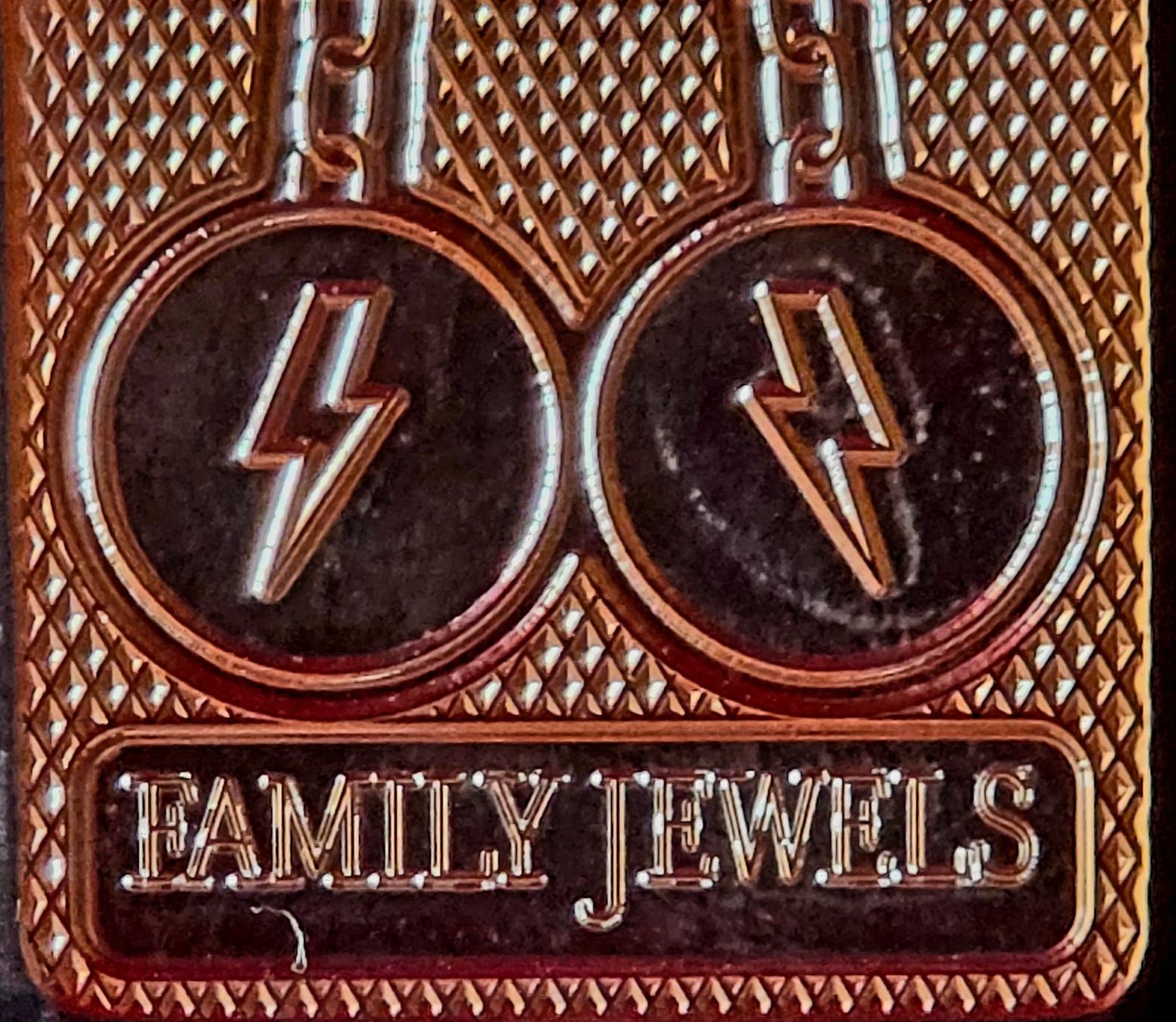 Zippo Feuerzeuge: Zippo AC/DC limited edition, new. – Gebraucht aus Villeret von yan_vgv2 1