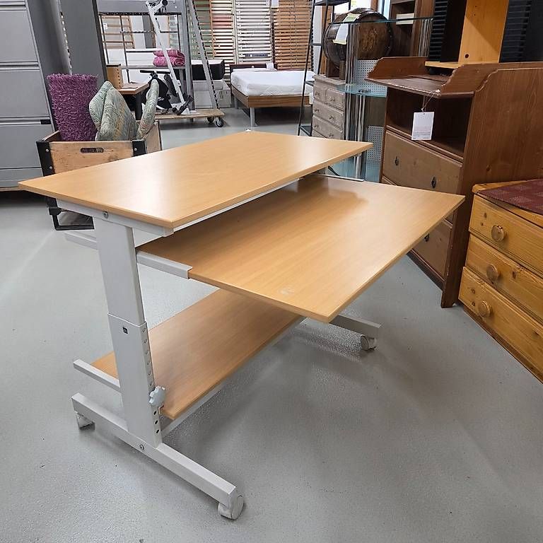 Bureaux: Table ordinateur – D'occasion à Bassecourt par l.carnal