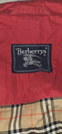 Roter Burberrys Mantel Klassiker,  Herbst-Look!