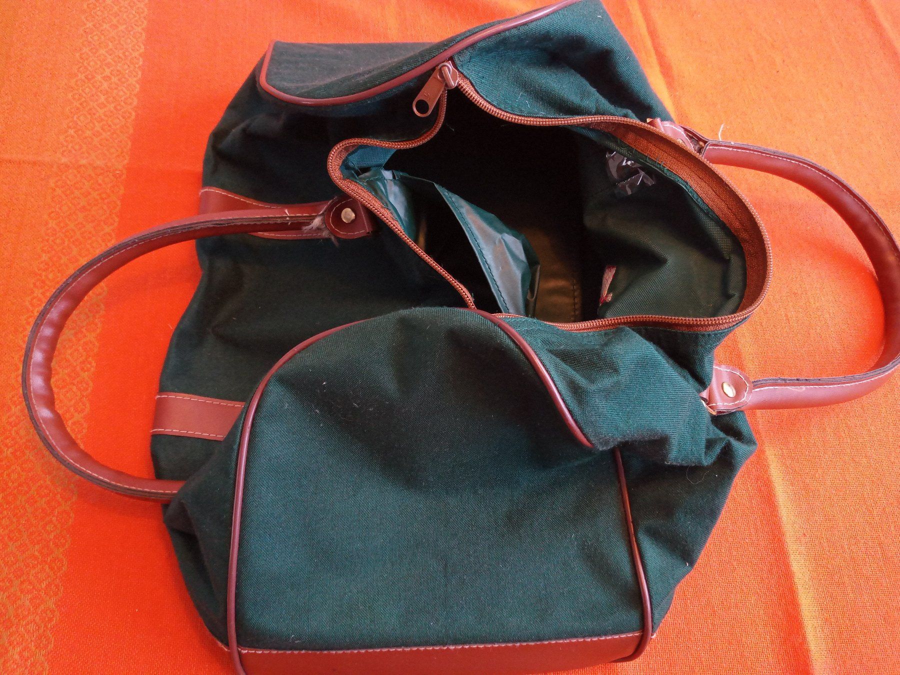 Taschen: Robuste und geräumige Handtasche / Weekender, dunkelgrün – Gebraucht aus Zollikofen von Oli_499 4