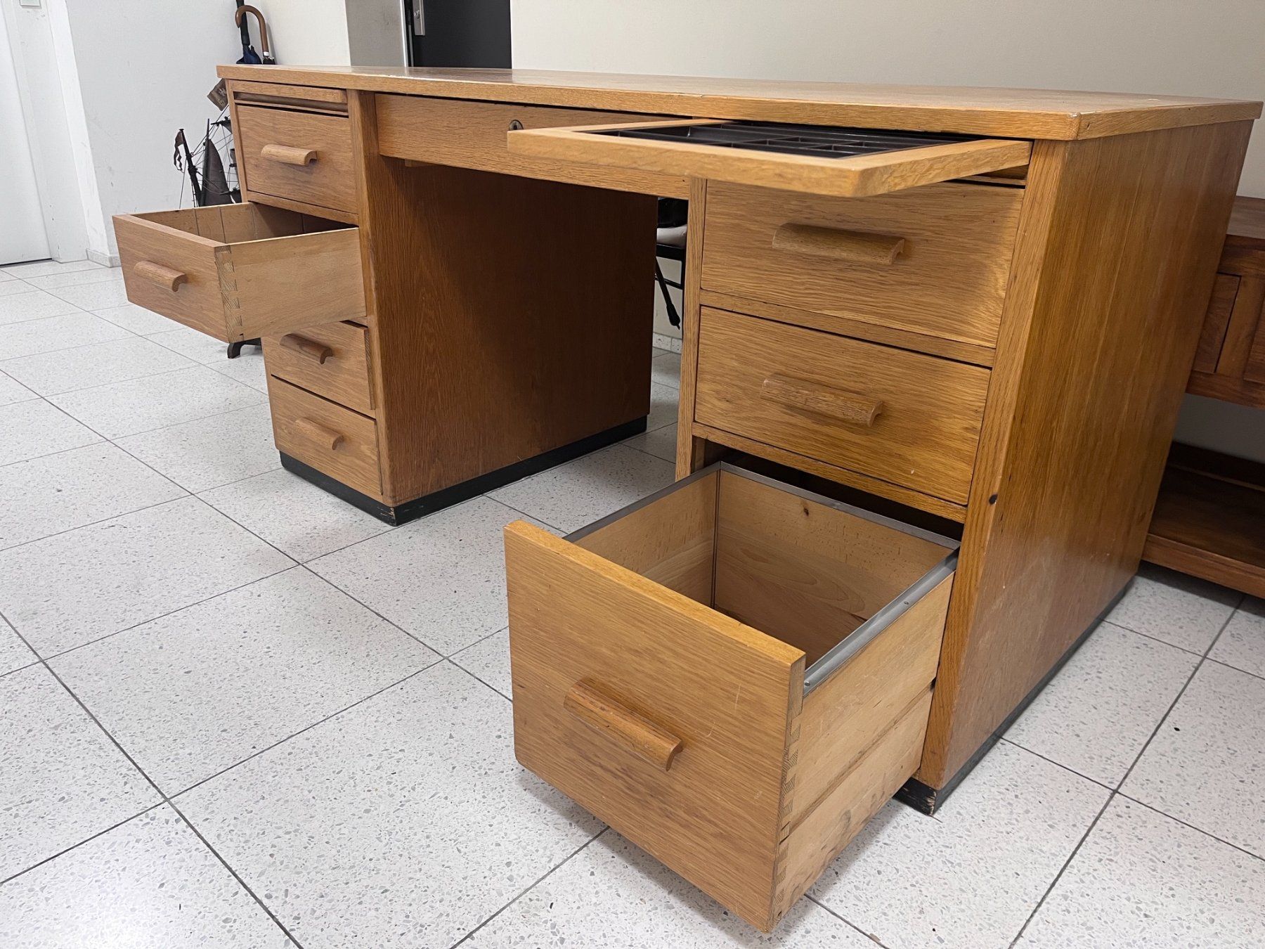 Bureaux: Bürotisch klassisch – D'occasion à Kilchberg ZH par jos_y9pv 1