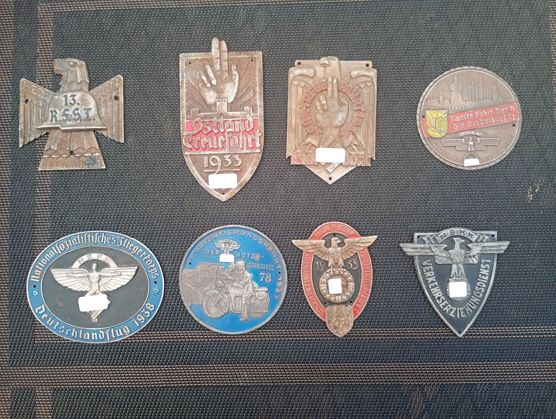 Insegne: Lot plaques – Usato da Marsens venduto da Militaria.art