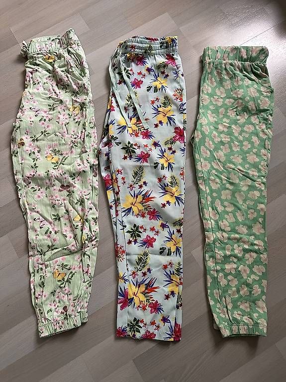 Pantaloni: Stoffhosen 3Stk. 128 – Usato da Buchrain venduto da eule2109