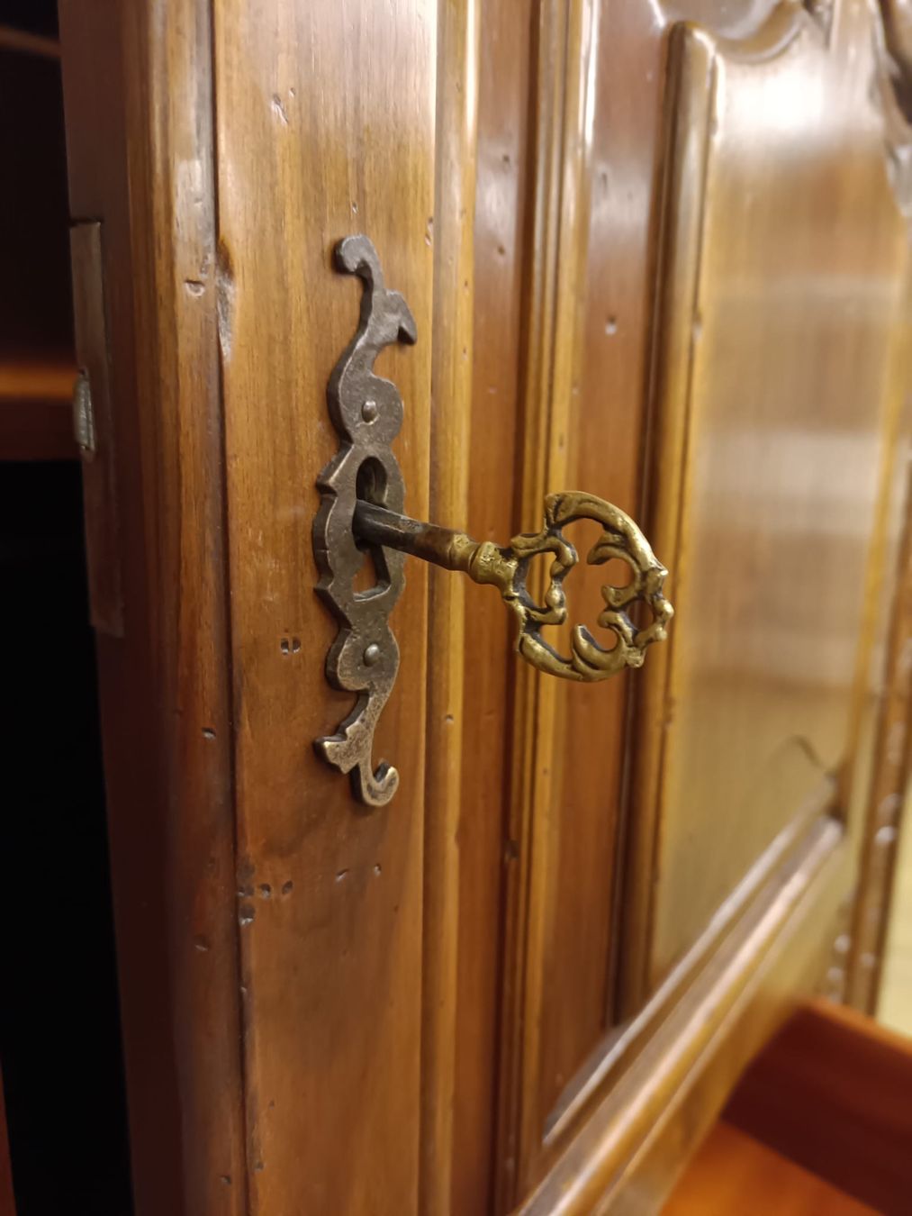 Armadi: Antiker Schrank - Top Zustand! – Usato da Oberegg venduto da danni-1985 6